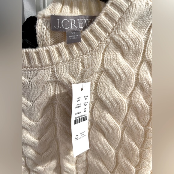NWT! Great Xmas Gift! J Crew Cable knit sweater w/black satin tie in back. XS - Picture 4 of 4